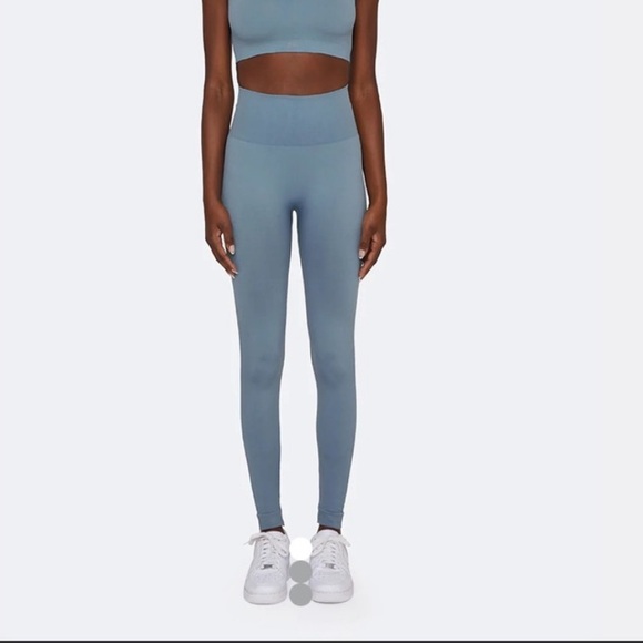 Set Active set in Blue Jean, top M, leggings S💕 - Picture 3 of 6